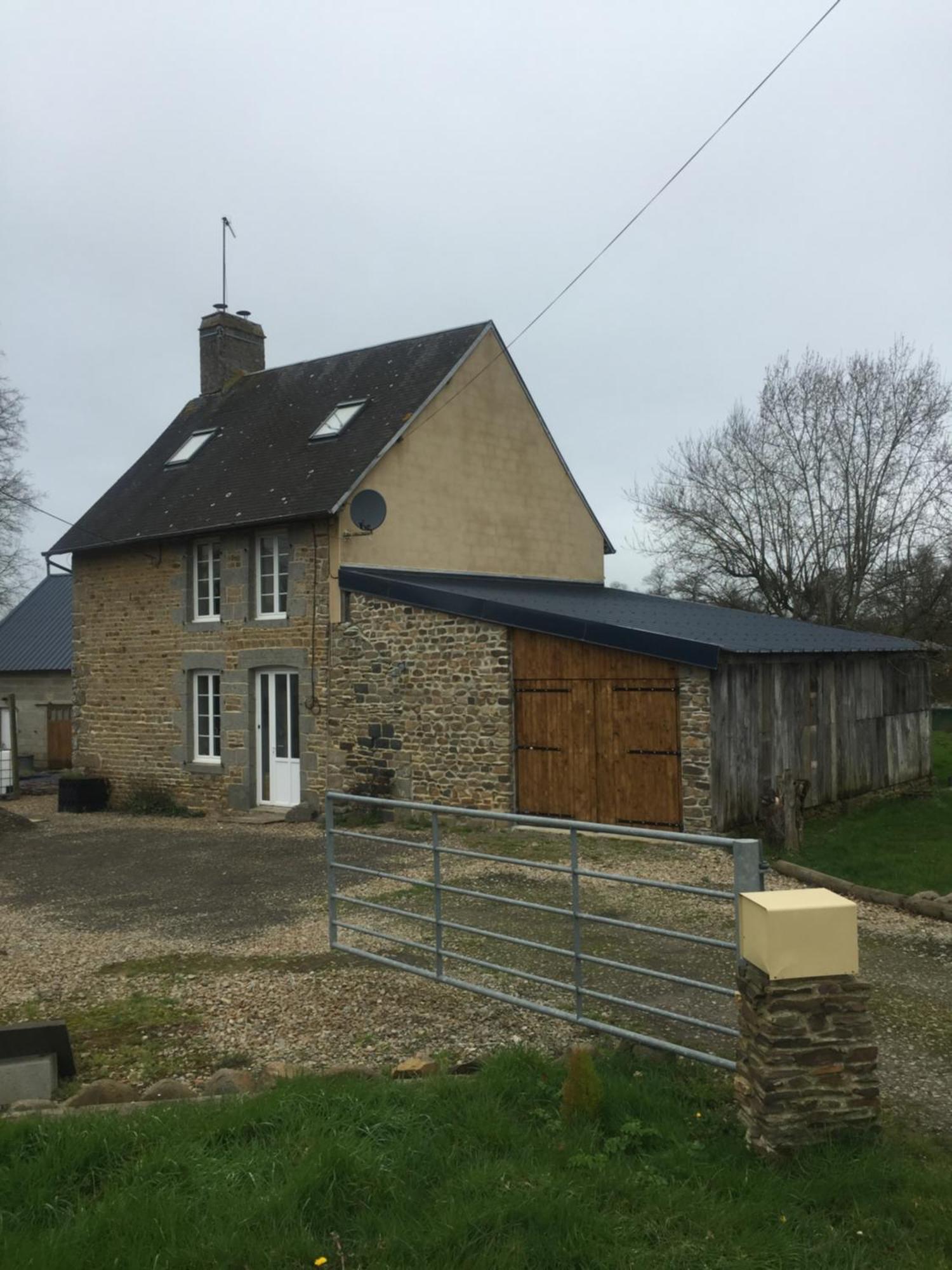 Spacious, Rustic Space For 2 Persons * Saint-Cyr-du-Bailleul